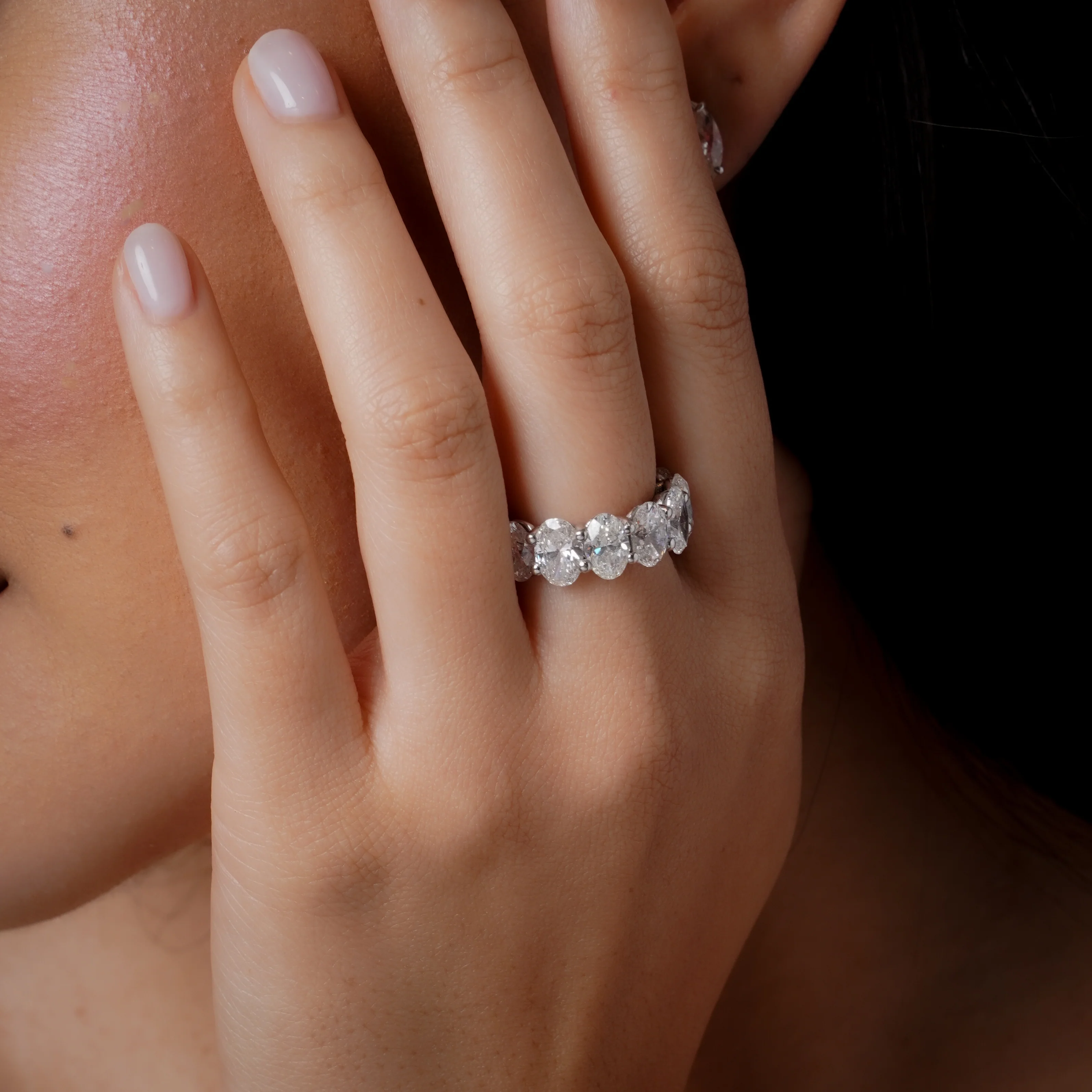 GRAND DIAMOND OVAL ETERNITY BAND - Image 2