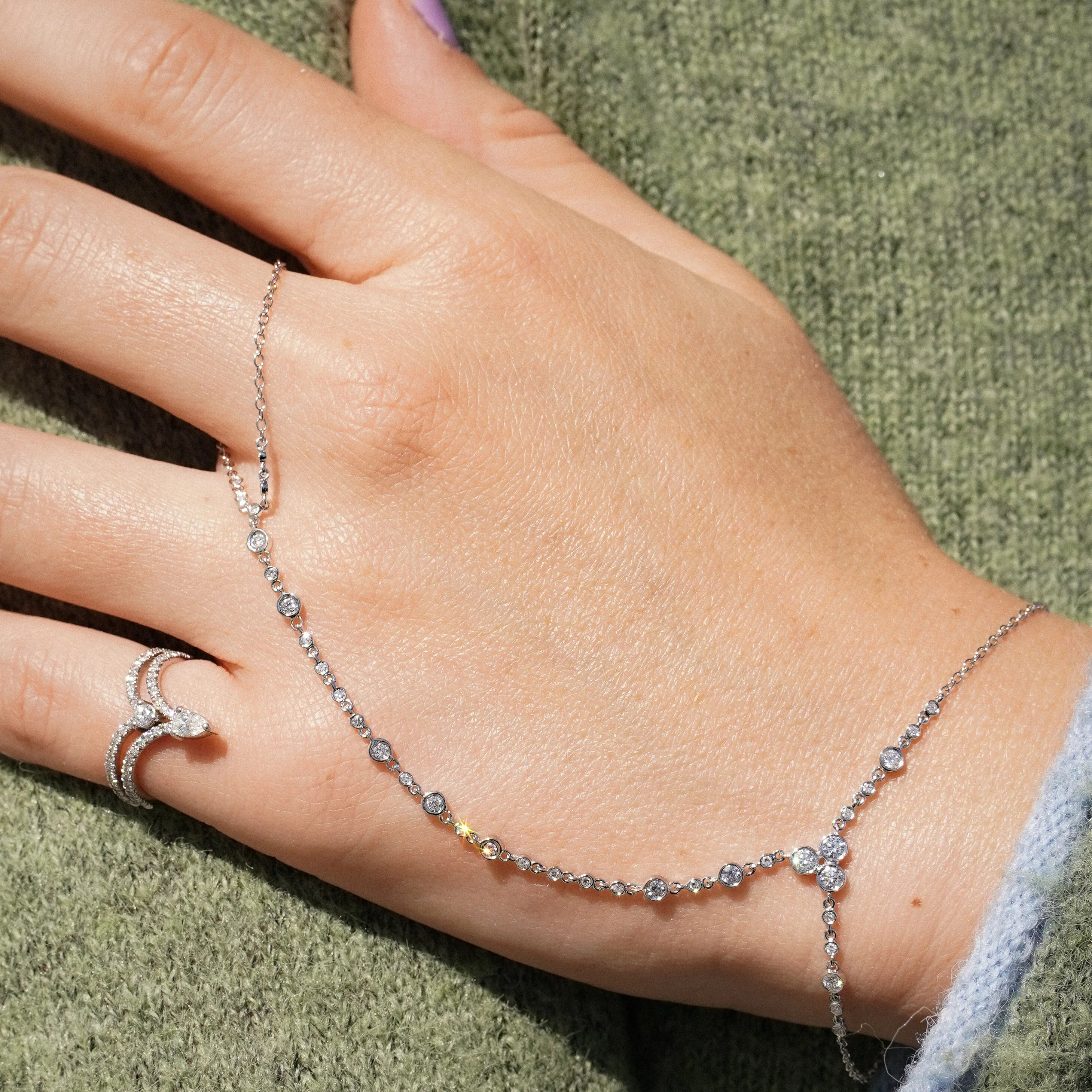 DIAMOND INFINITY HAND CHAIN - Image 5